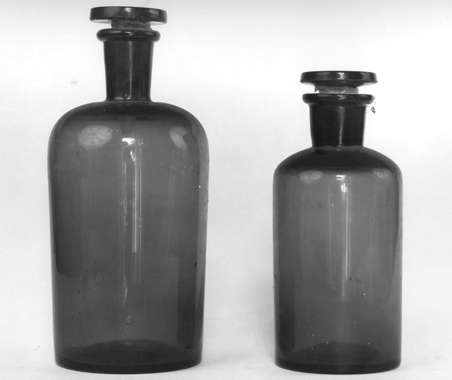 bottiglia, elemento d'insieme - manifattura italiana (prima metà sec. XX)