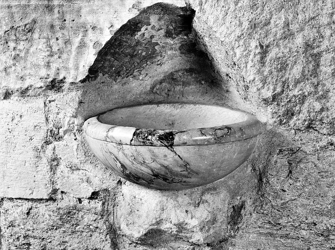 acquasantiera da parete - bottega toscana (seconda metà sec. XVIII)