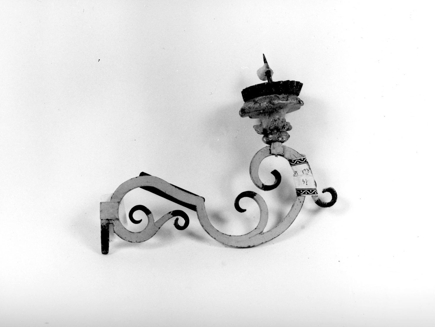 candeliere da parete, serie - bottega toscana (primo quarto sec. XVIII)