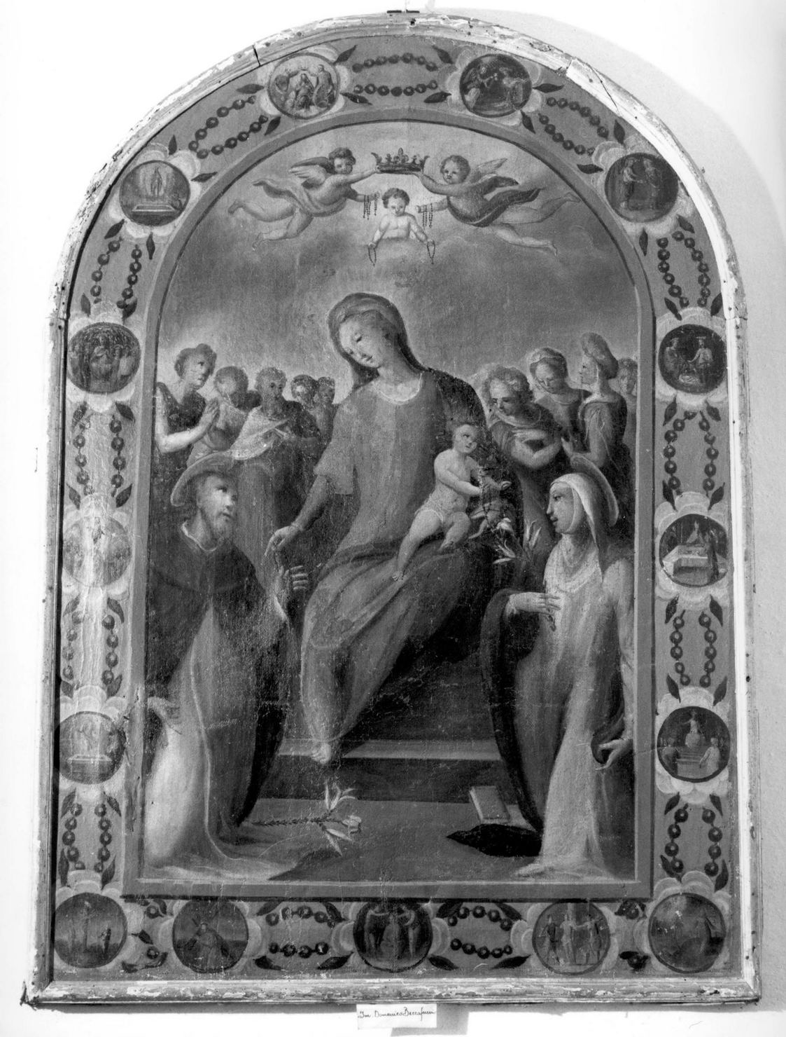 Madonna del Rosario con San Domenico e Santa Caterina da Siena (dipinto) di Salimbeni Arcangelo (terzo quarto sec. XVI)