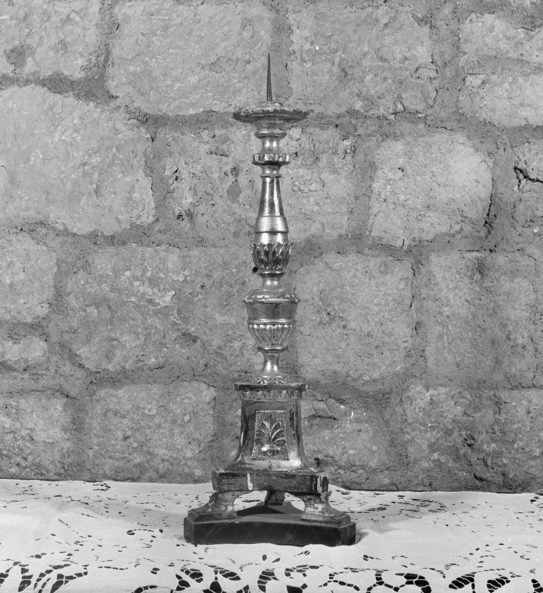 candeliere d'altare, serie - bottega toscana (sec. XVIII)