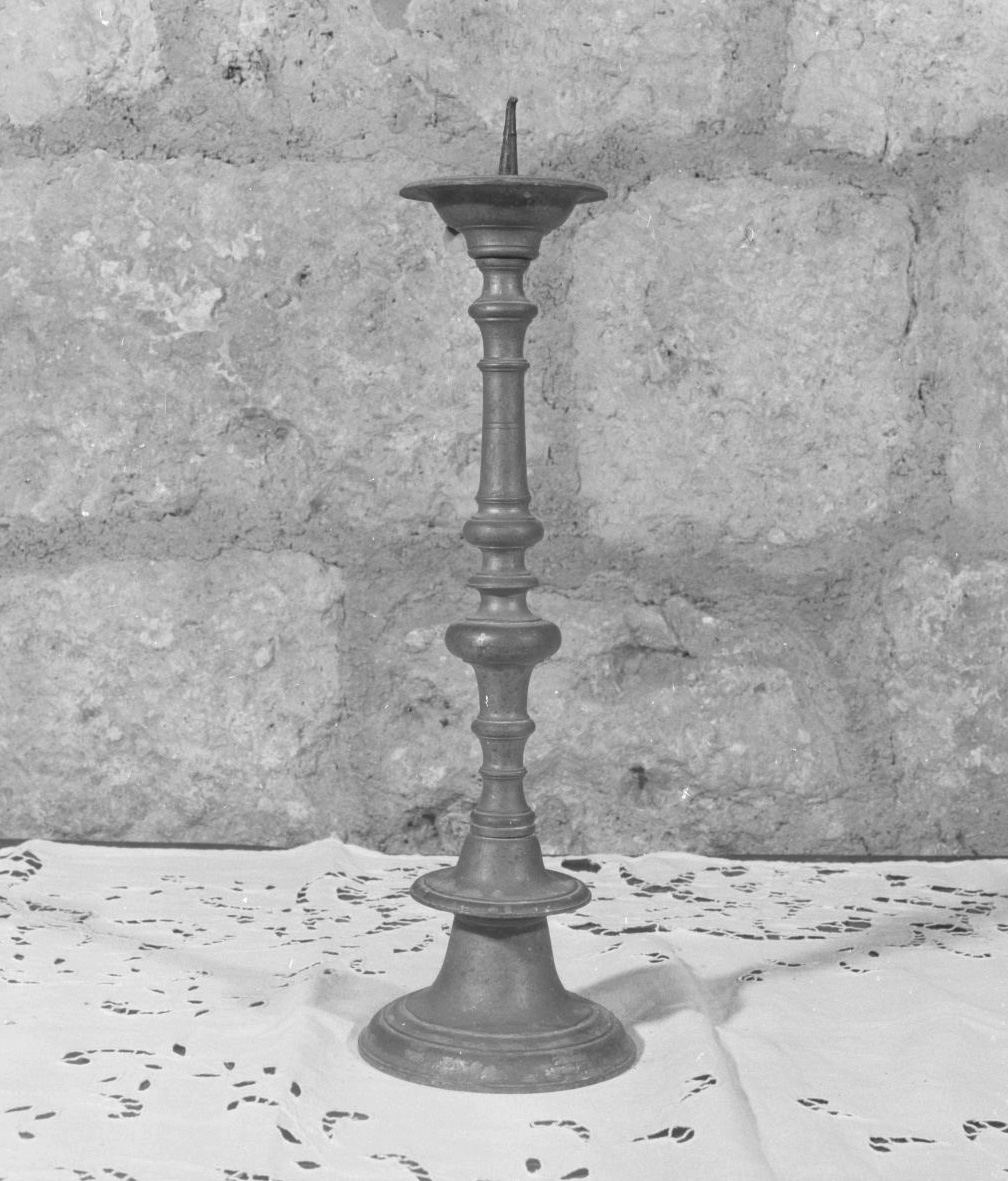 candeliere d'altare, serie - bottega toscana (sec. XVII)