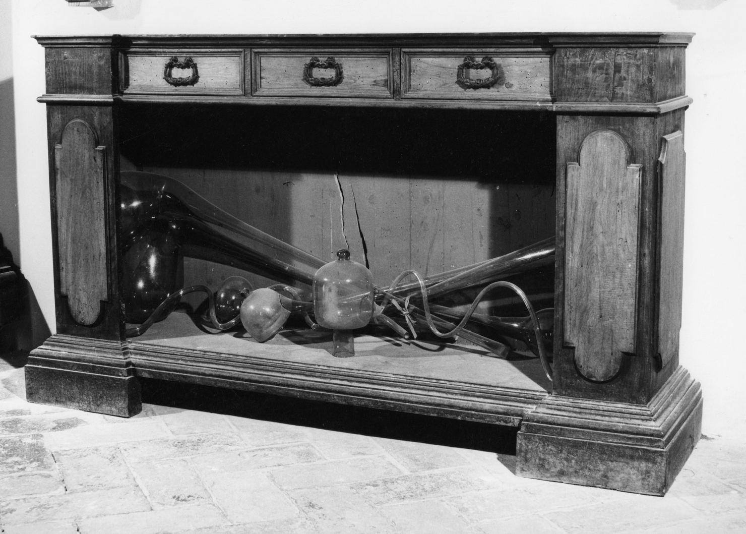 mobile da farmacia, elemento d'insieme - bottega toscana (seconda metà sec. XIX)