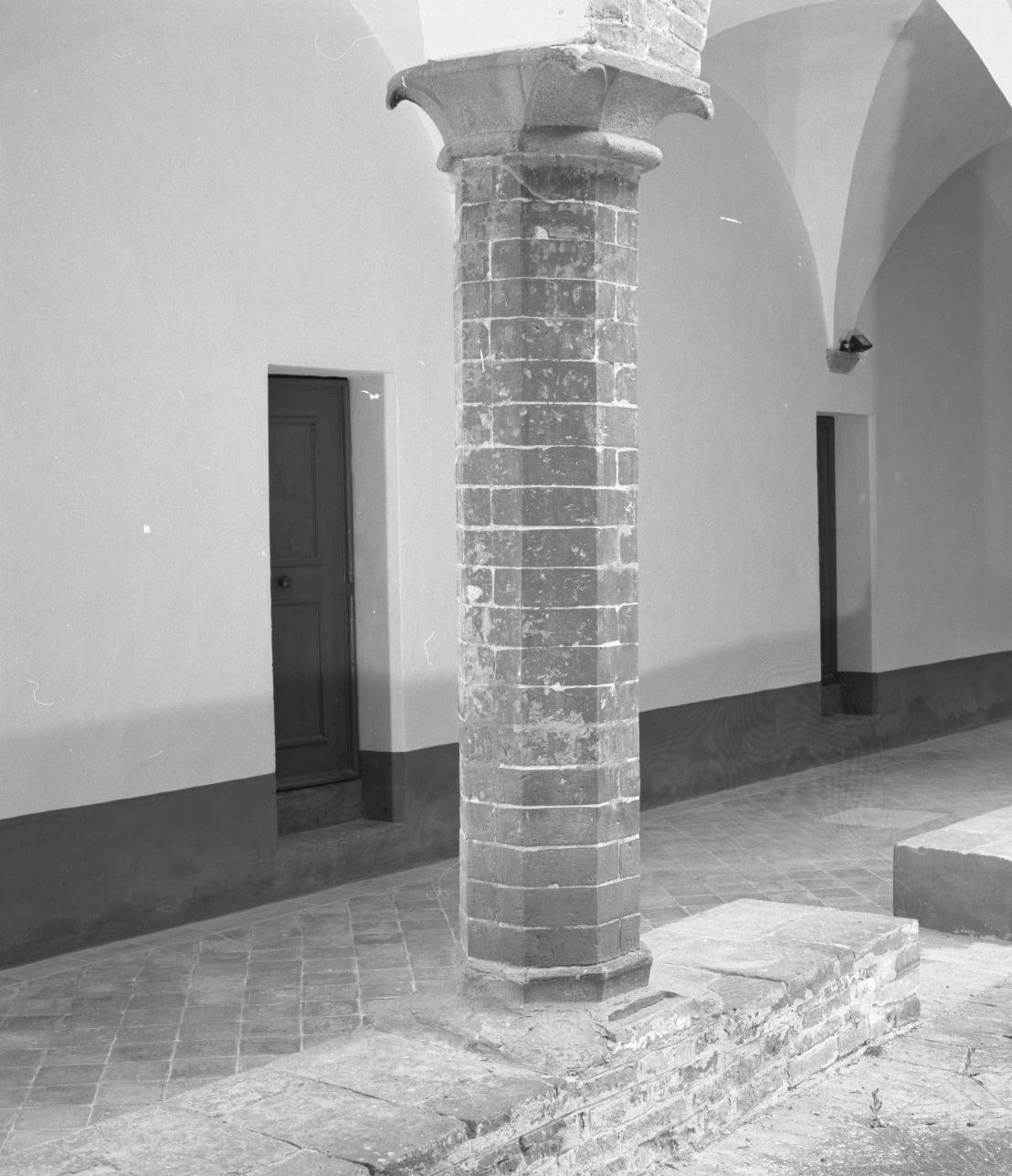 colonna, elemento d'insieme - bottega toscana (sec. XIX)