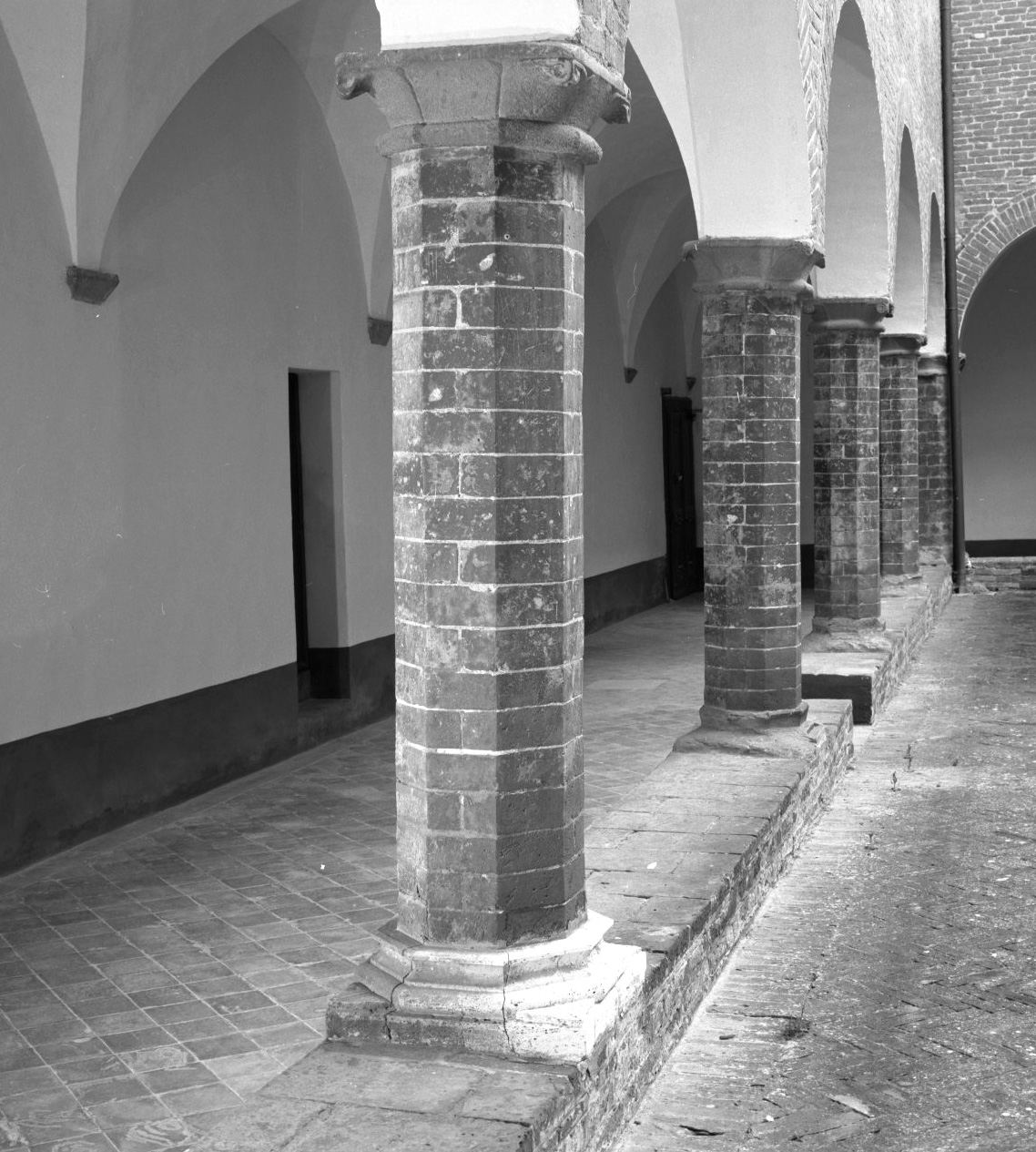 colonna, elemento d'insieme - bottega toscana (sec. XIX)