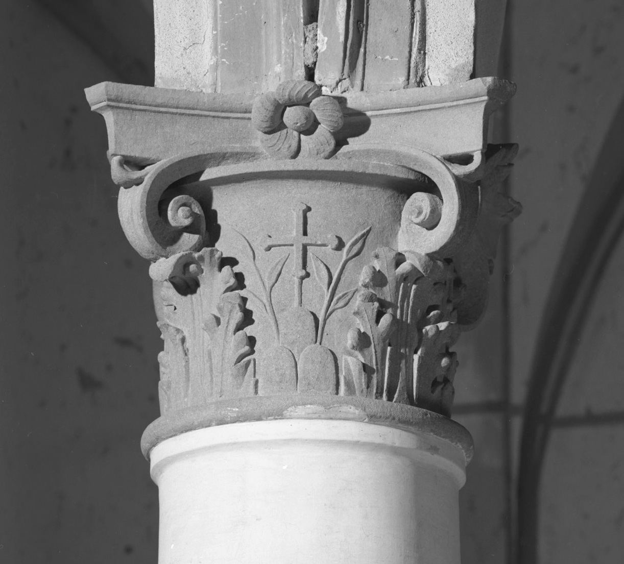 stemma dell'Abbazia di Monteoliveto Maggiore (capitello, elemento d'insieme) - bottega toscana (ultimo quarto sec. XV)