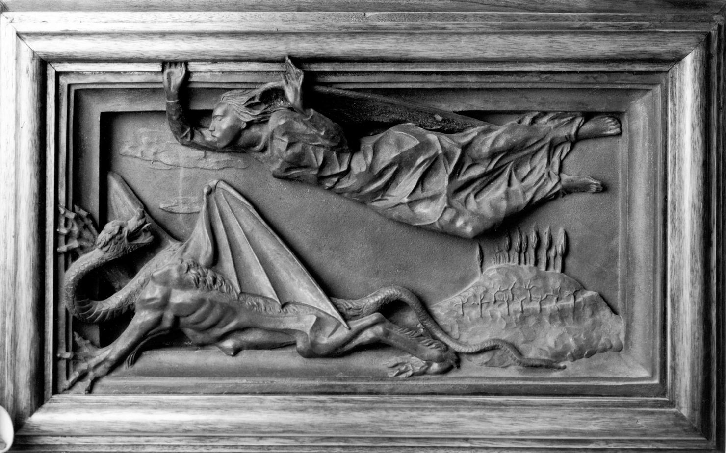 San Michele Arcangelo combatte il drago (rilievo, elemento d'insieme) di Consorti Ludovico (prima metà sec. XX)