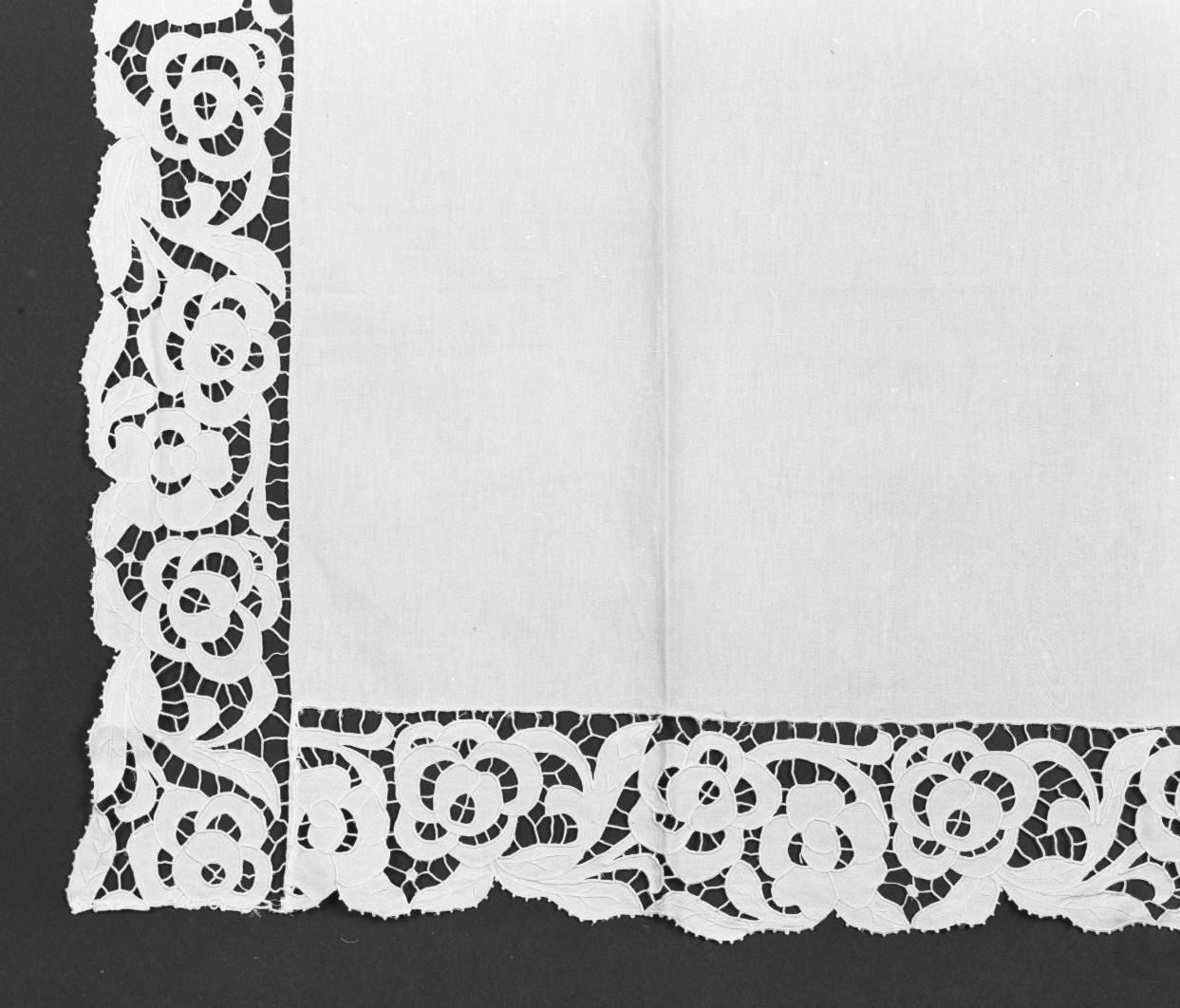 tovaglia d'altare - manifattura senese (secc. XIX/ XX)