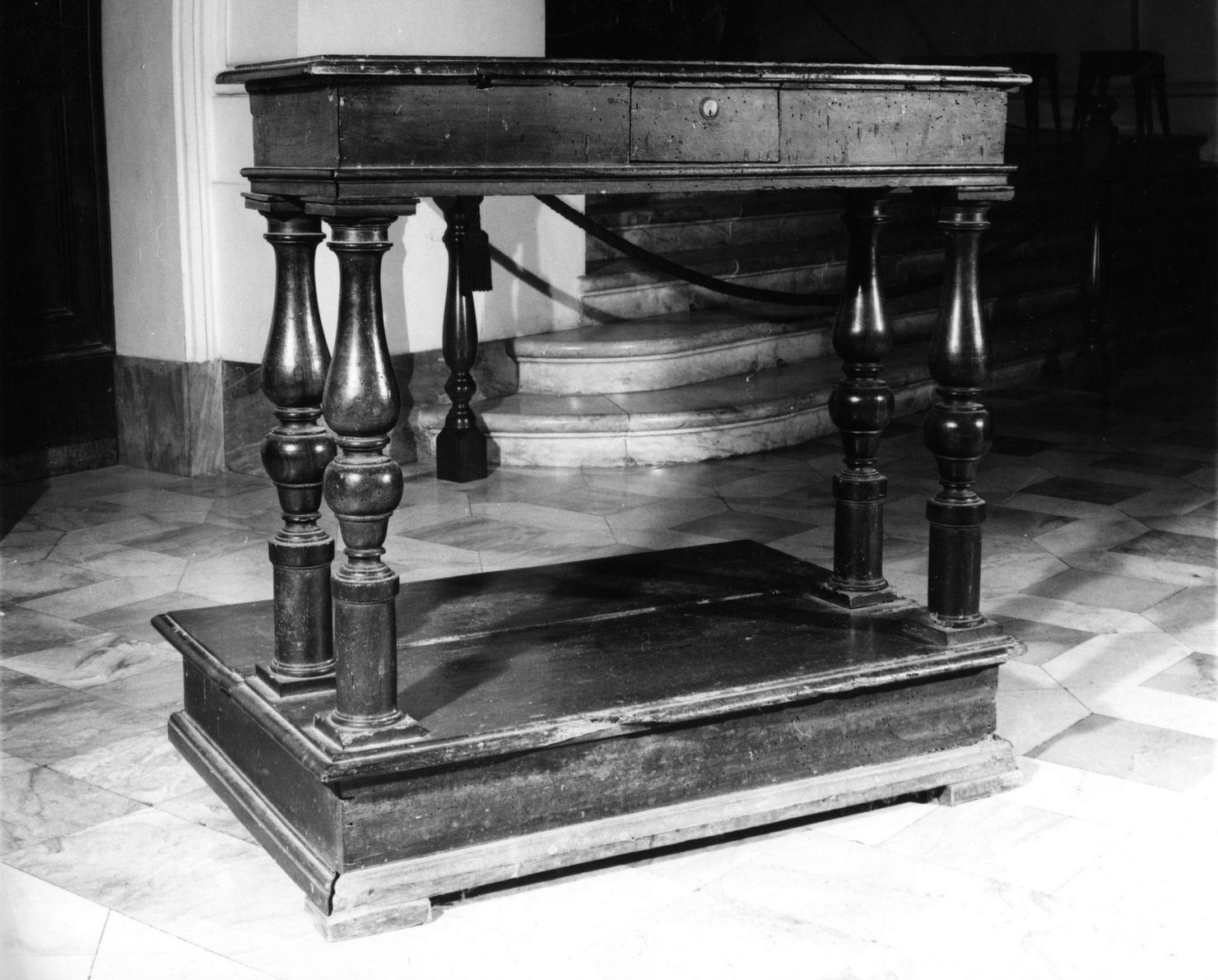 inginocchiatoio - bottega toscana (seconda metà sec. XVIII)