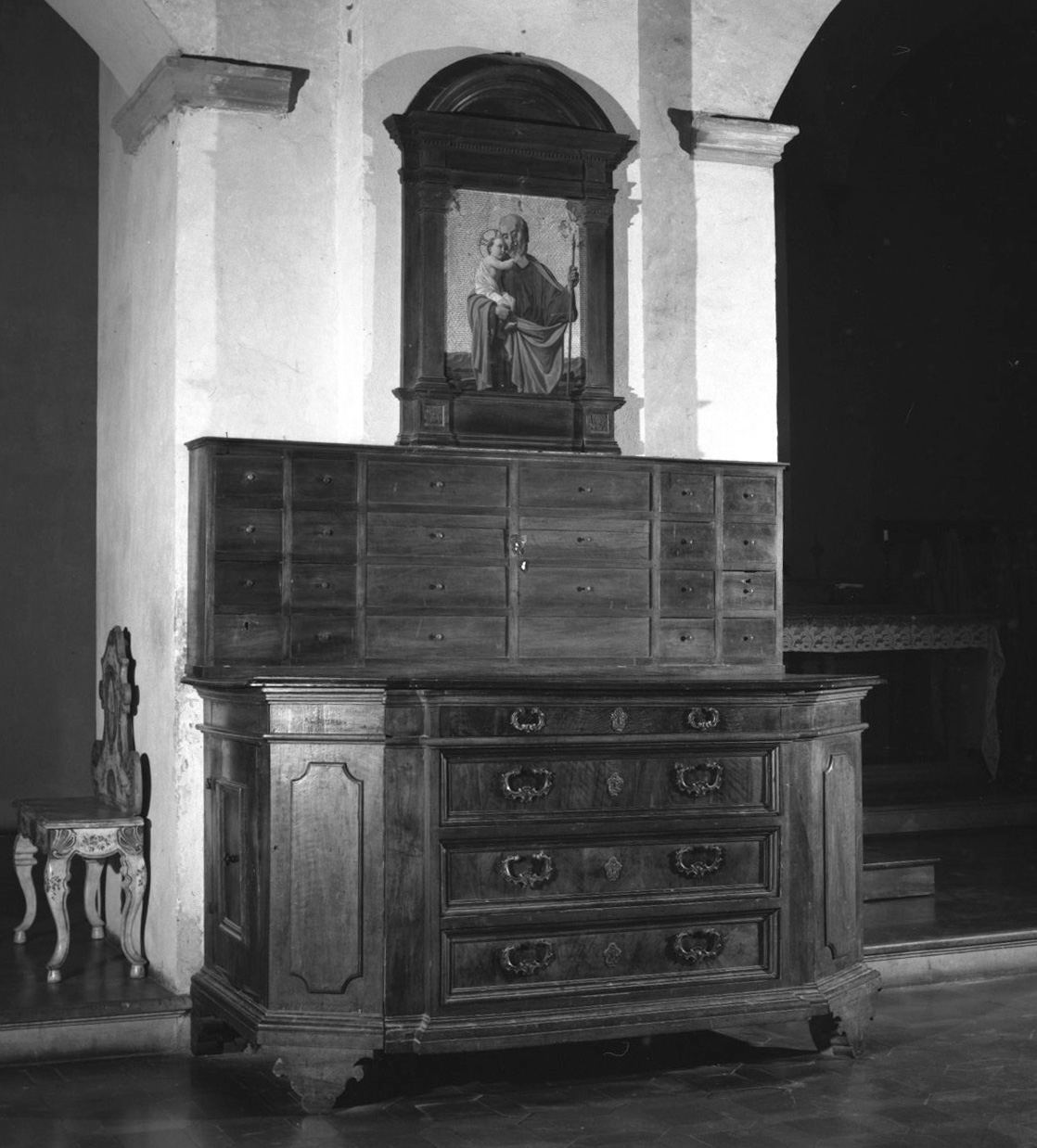 cassettone, opera isolata - bottega toscana (prima metà sec. XIX)