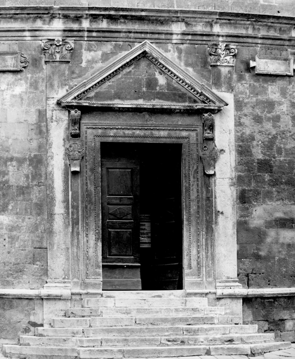 portale - bottega lombarda (sec. XVI)