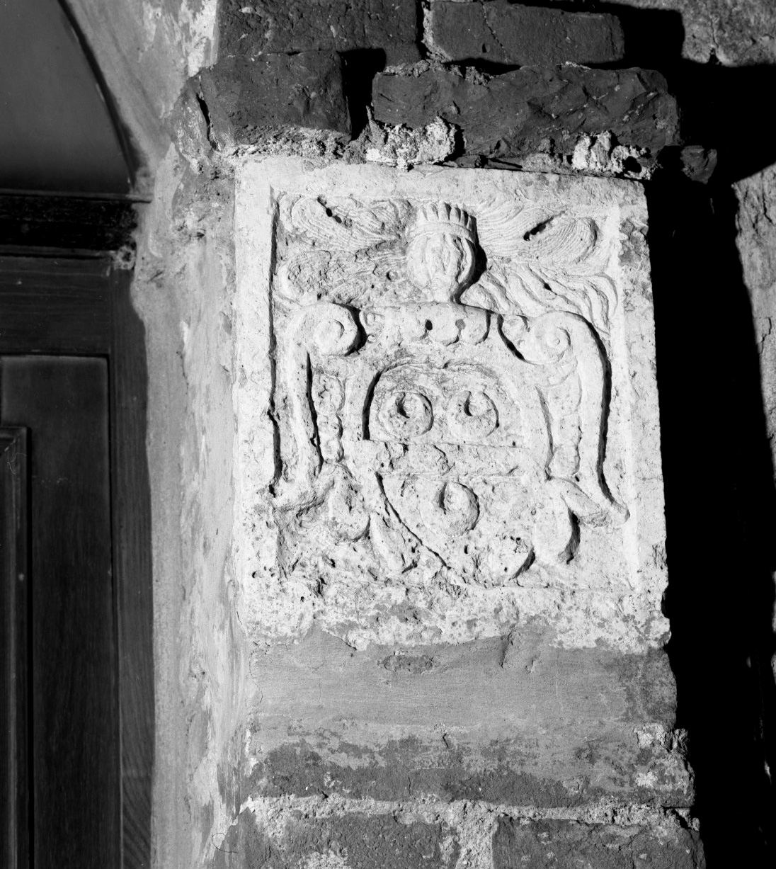 stemma gentilizio della famiglia Tolomei (rilievo, serie) - manifattura senese (sec. XVI)