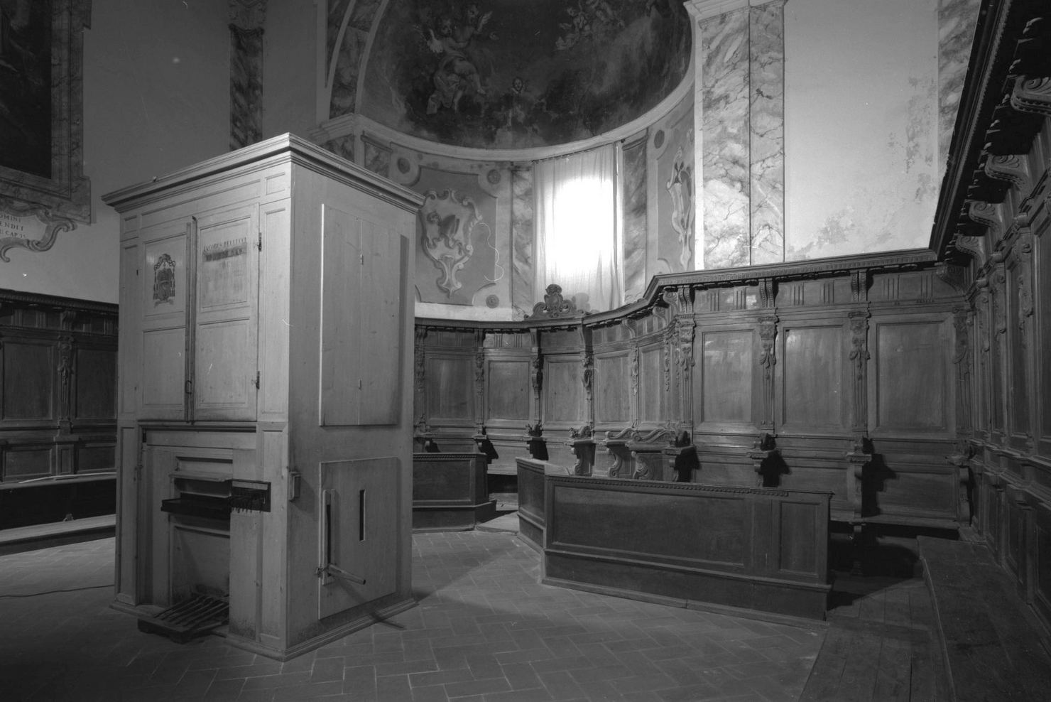 stemma dell'Ordine olivetano (stalli del coro) - bottega toscana (fine sec. XVI)