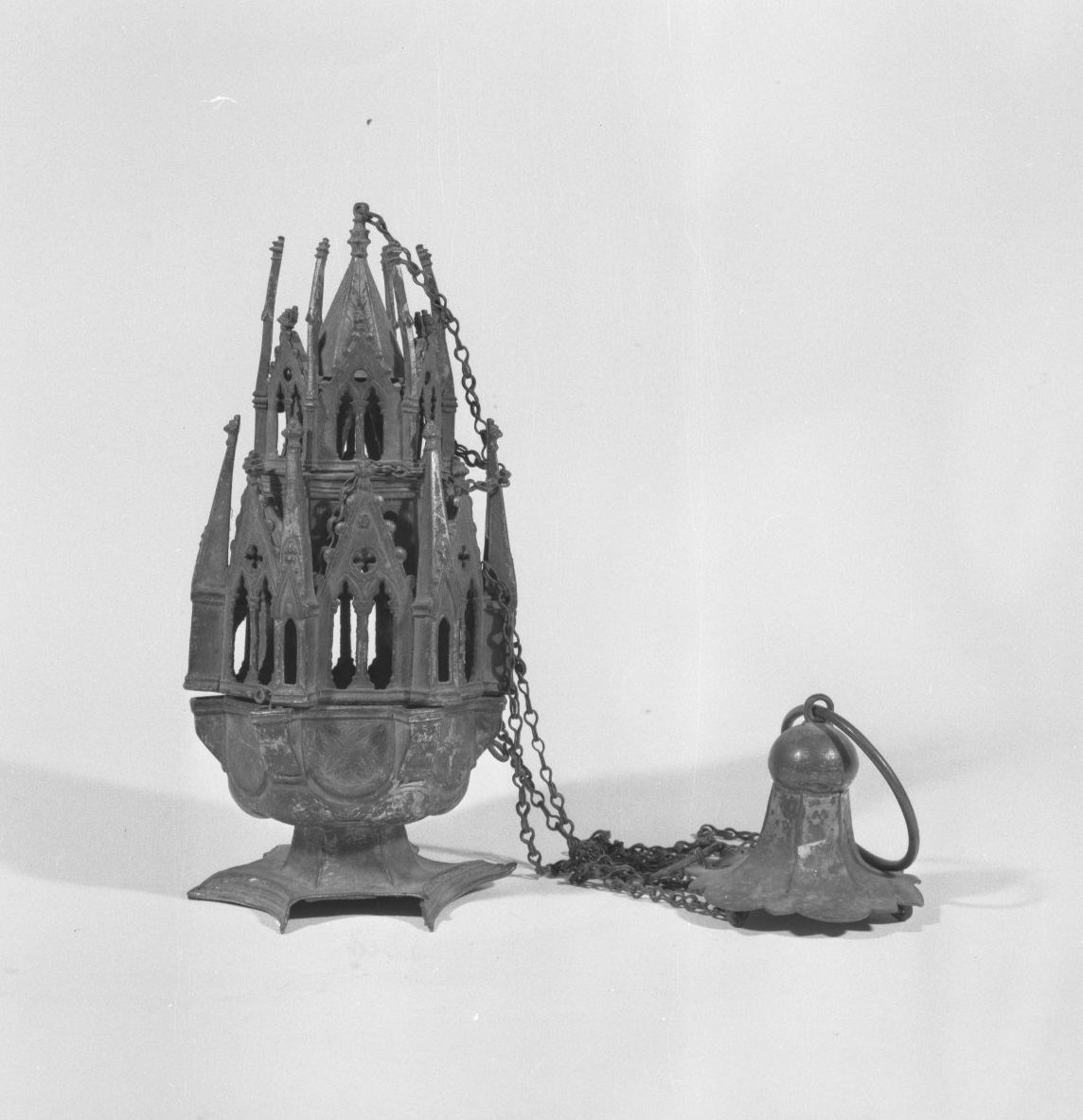 motivi decorativi vegetali (turibolo - a corpo architettonico) - ambito senese (fine/inizio secc. XIV/ XV)