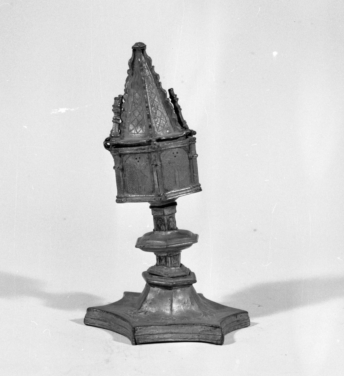 pisside - ambito senese (fine/inizio secc. XIV/ XV)