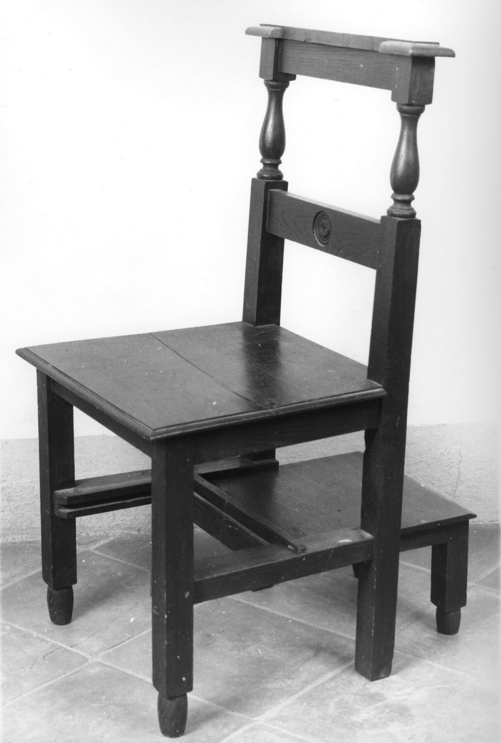 sedia - produzione toscana (prima metà sec. XX)