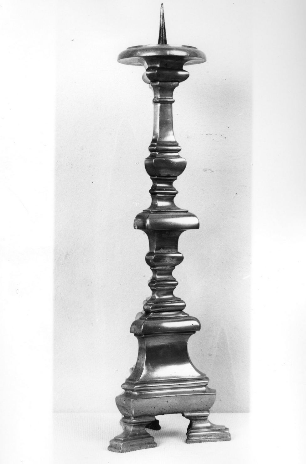 candeliere d'altare, serie - produzione toscana (seconda metà sec. XVIII)