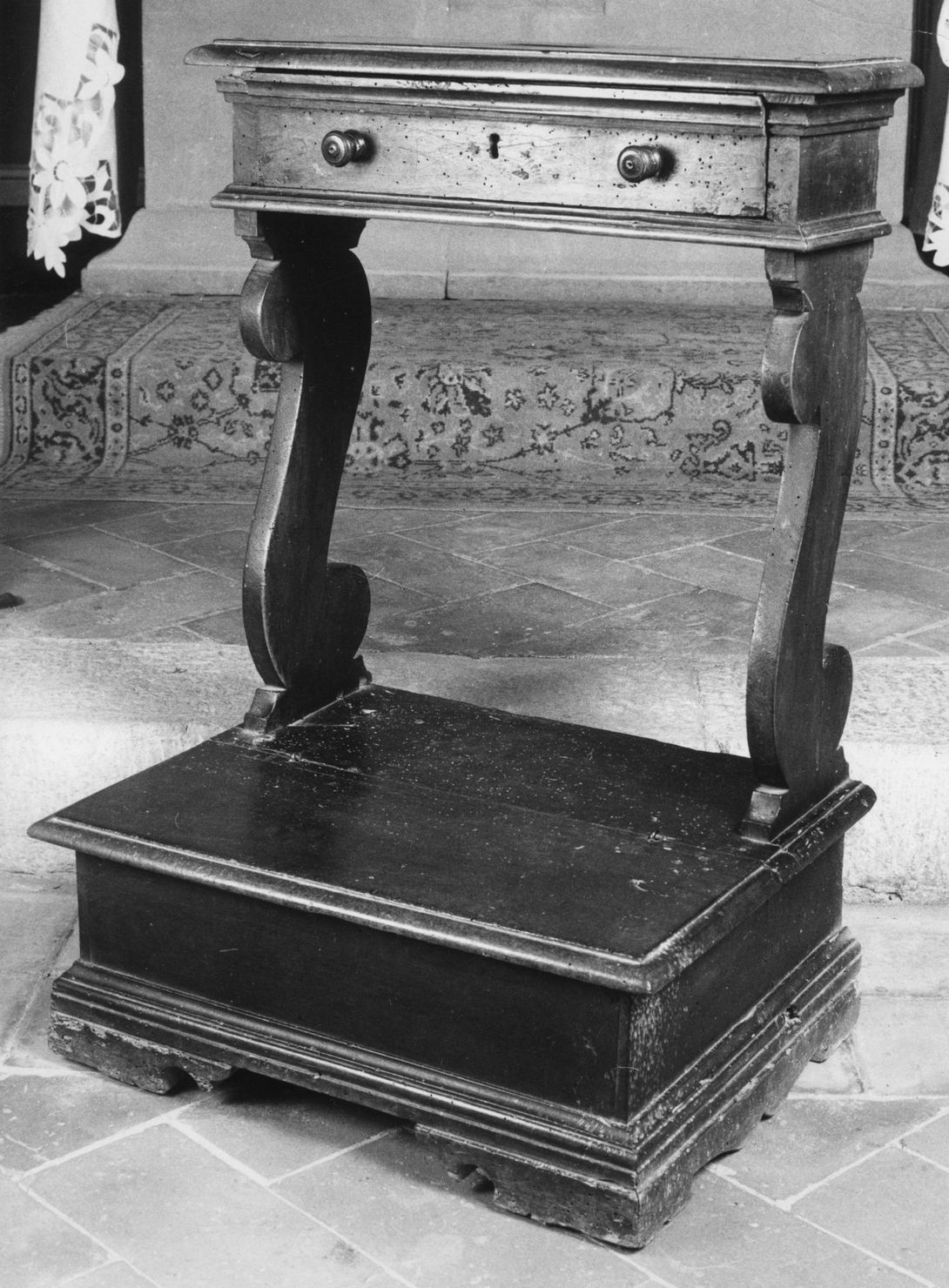 inginocchiatoio - bottega toscana (seconda metà sec. XVIII)