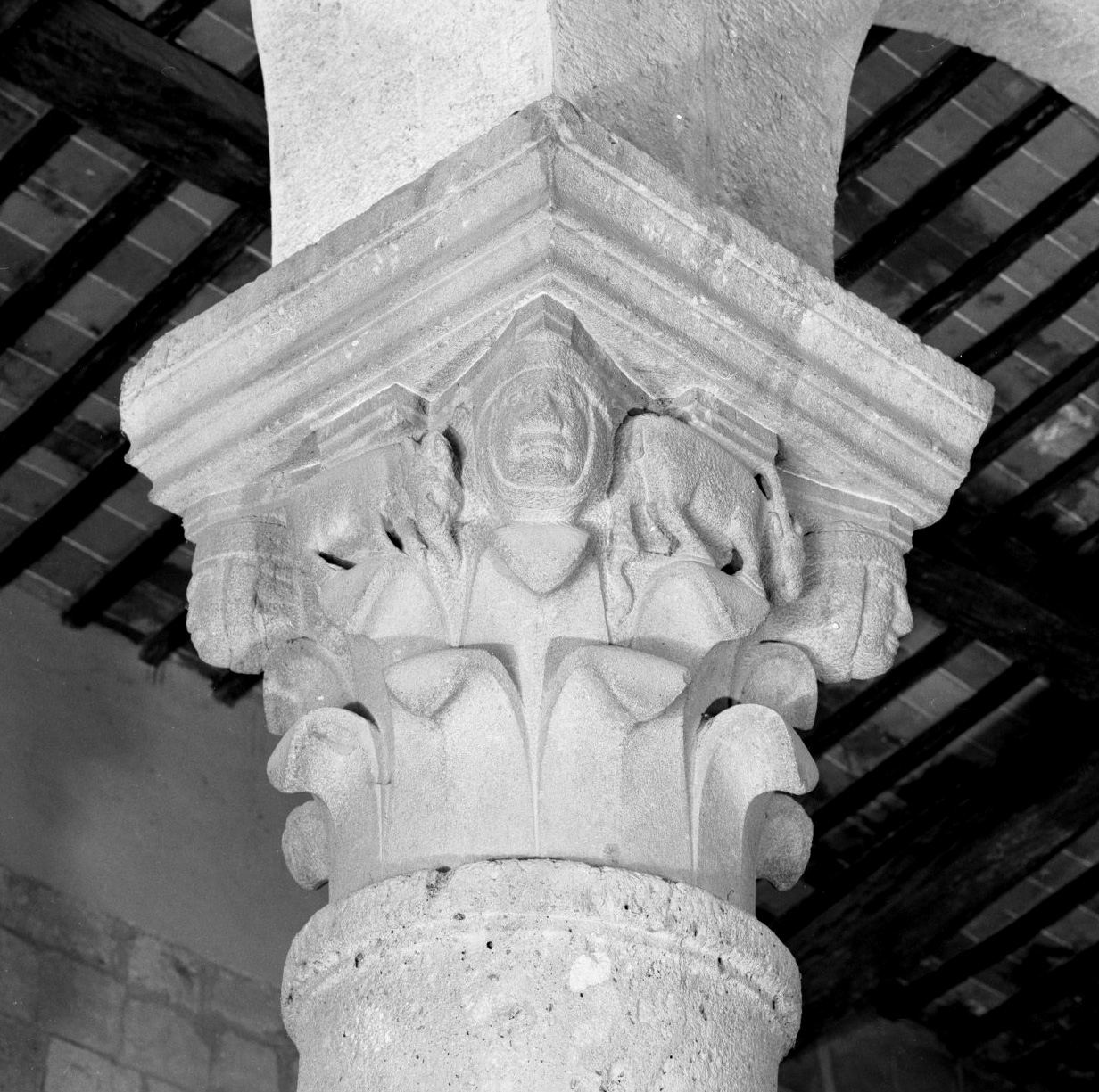 capitello di colonna, elemento d'insieme di Bonamico Pisano (attribuito) (seconda metà sec. XII)