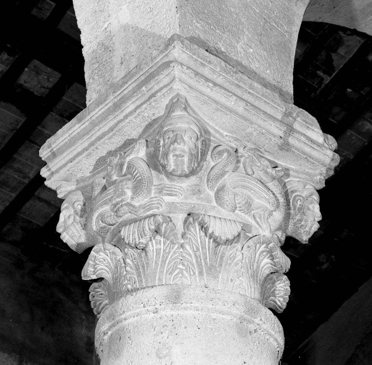 capitello di colonna, elemento d'insieme di Bonamico Pisano (attribuito) (seconda metà sec. XII)