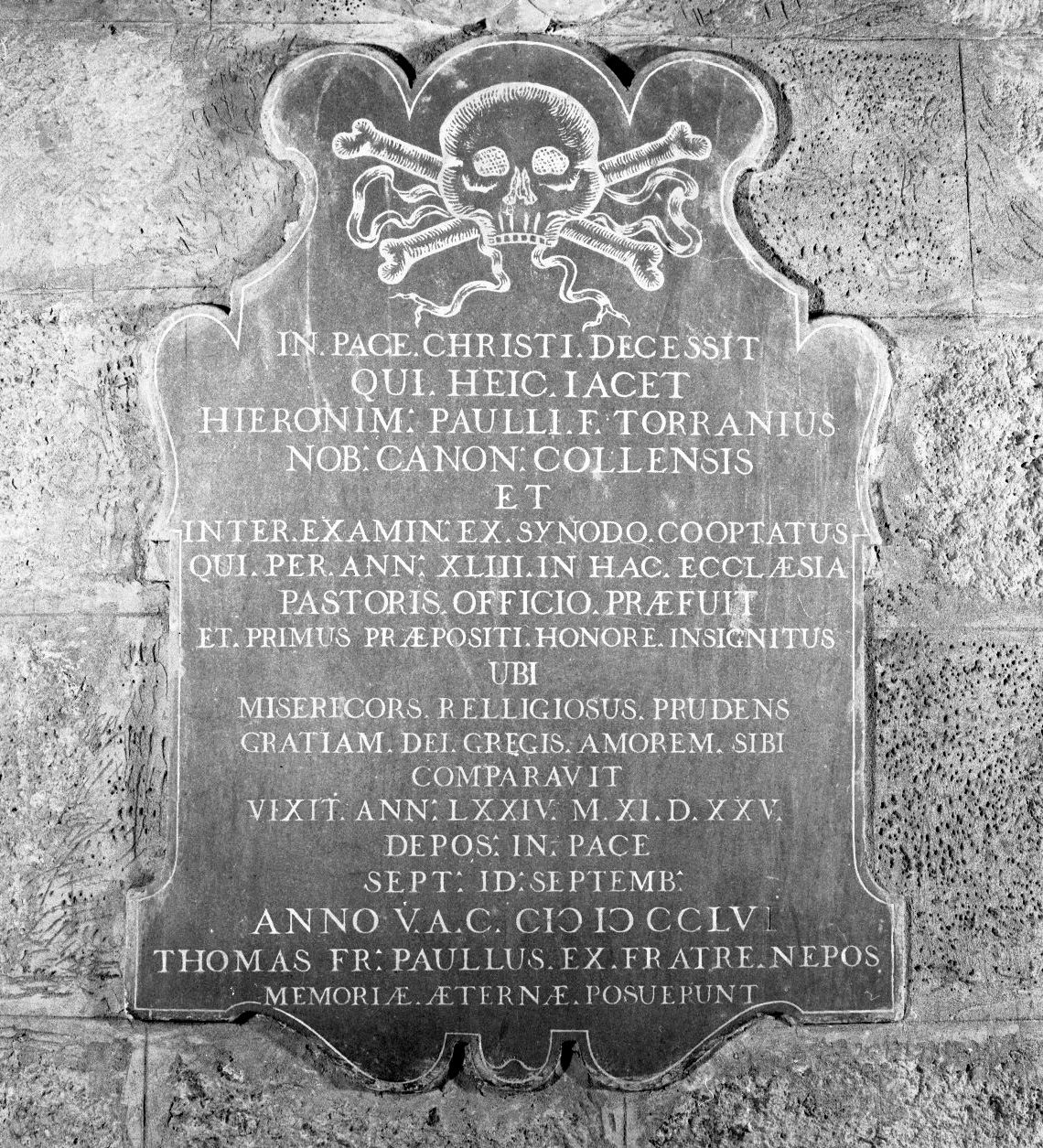 teschio (lapide tombale) - bottega toscana (sec. XVIII)