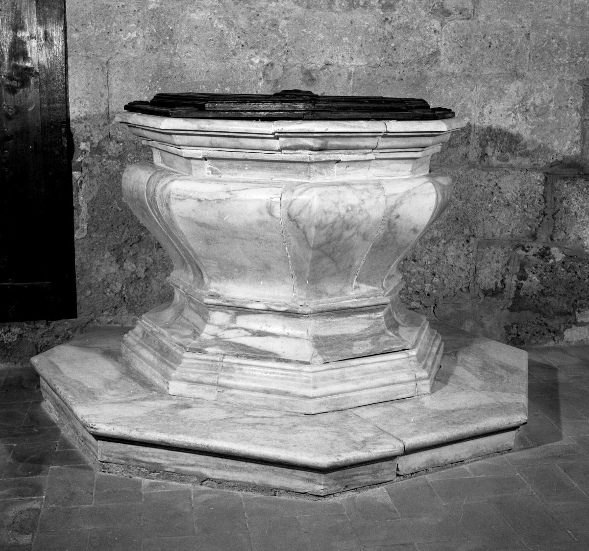 fonte battesimale - bottega toscana (sec. XVIII)