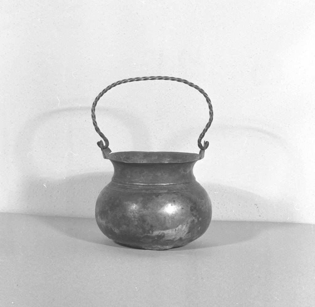 secchiello per l'acqua benedetta - bottega toscana, bottega toscana (sec. XVII, sec. XIX)