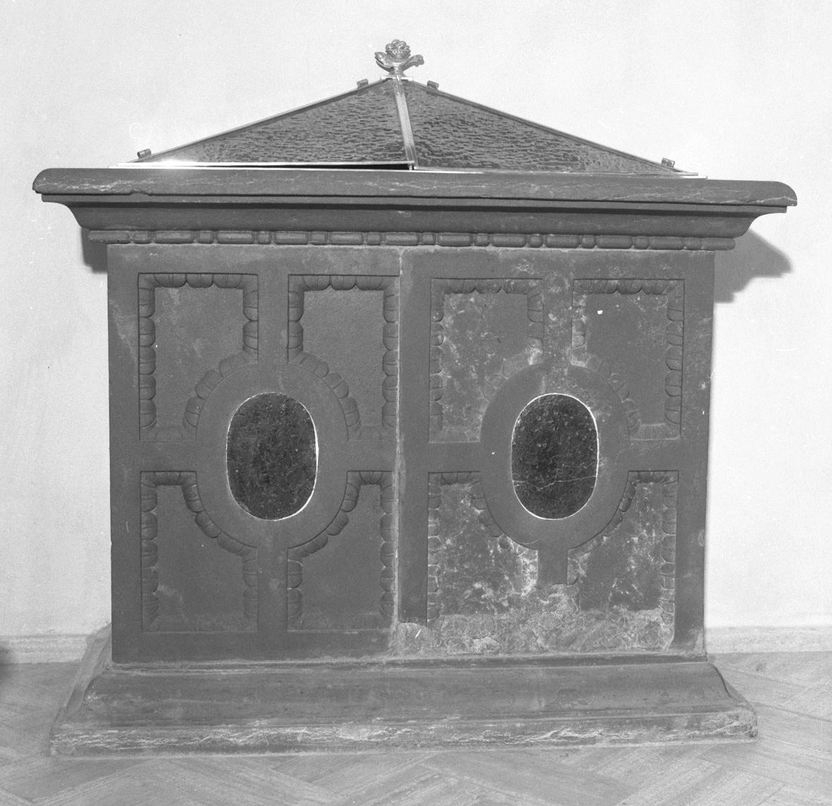 fonte battesimale - bottega toscana (prima metà secc. XVI/ XVII, sec. XX)