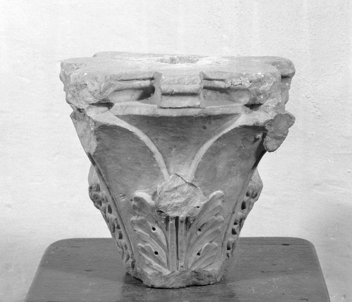 capitello di colonna - bottega toscana (sec. XII)