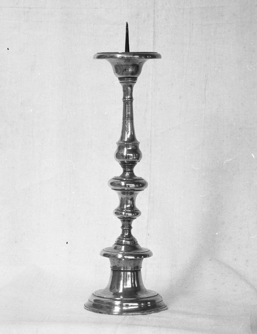 candeliere d'altare, serie - bottega toscana (sec. XVIII)