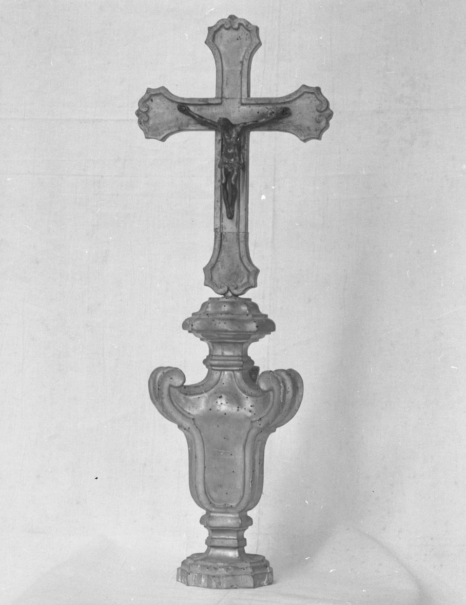 Cristo crocifisso (croce d'altare) - bottega toscana (prima metà sec. XVIII)