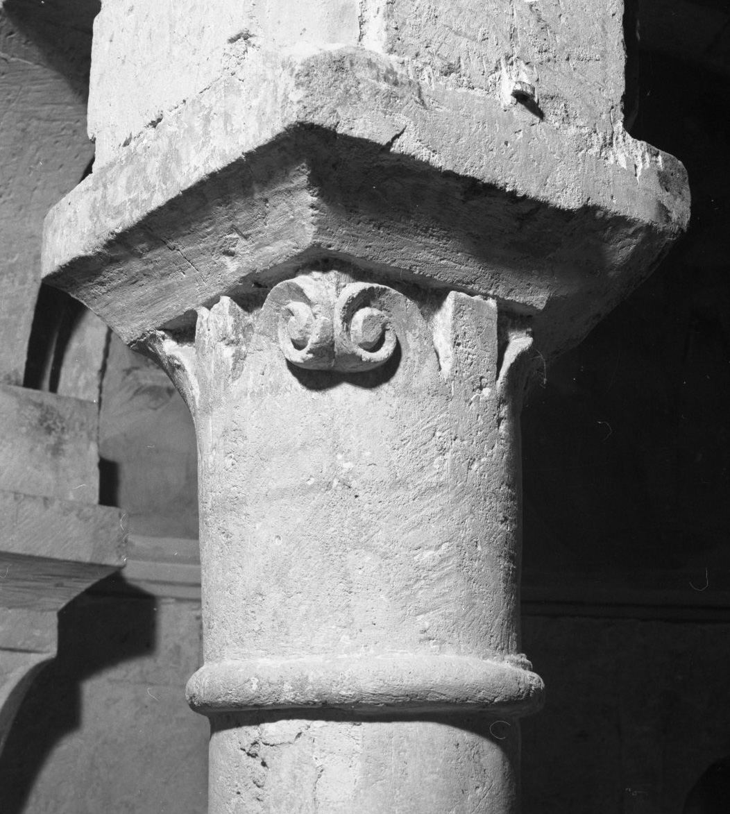 capitello di colonna, elemento d'insieme - ambito senese (sec. XII)