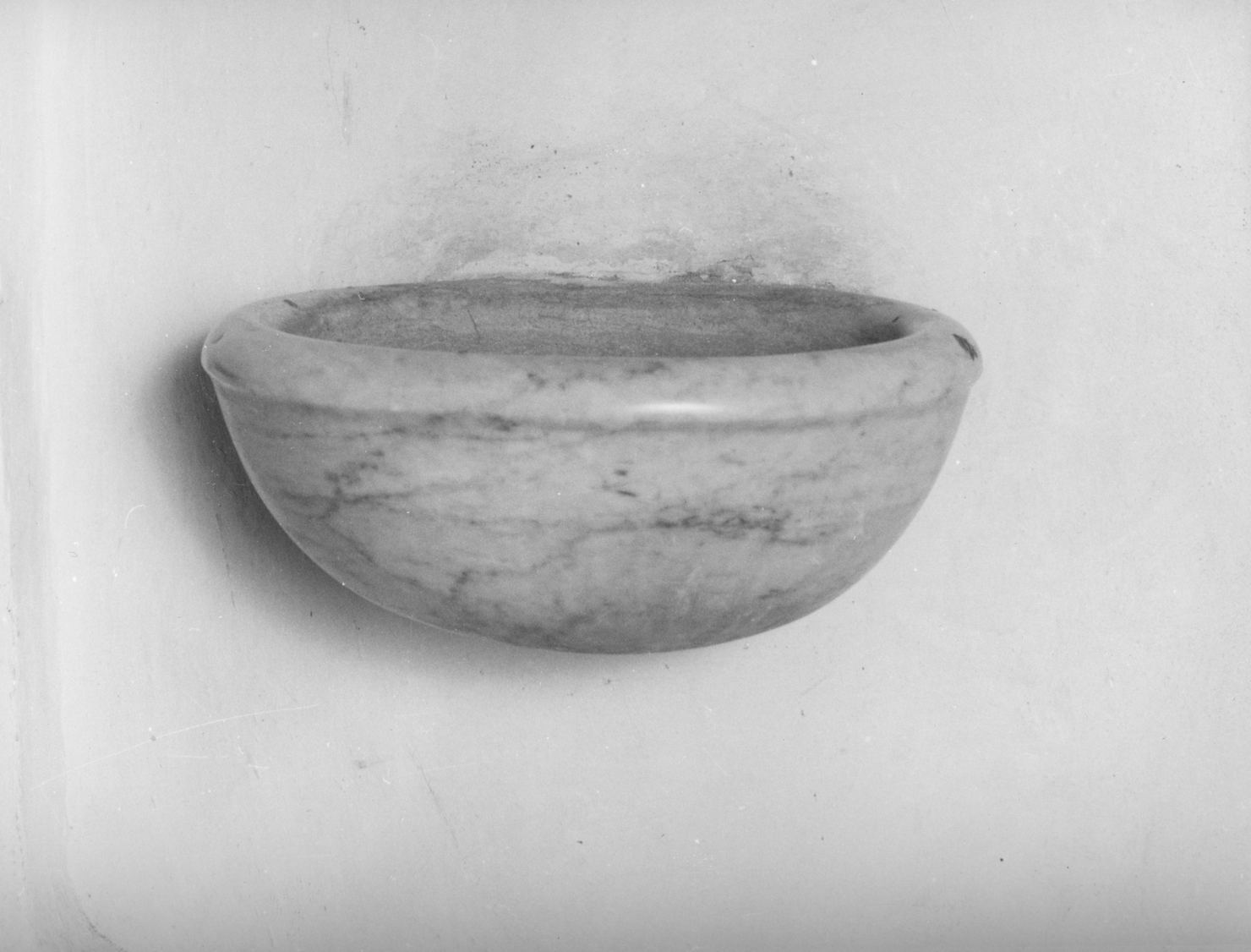 acquasantiera da parete, serie - bottega toscana (sec. XIX)