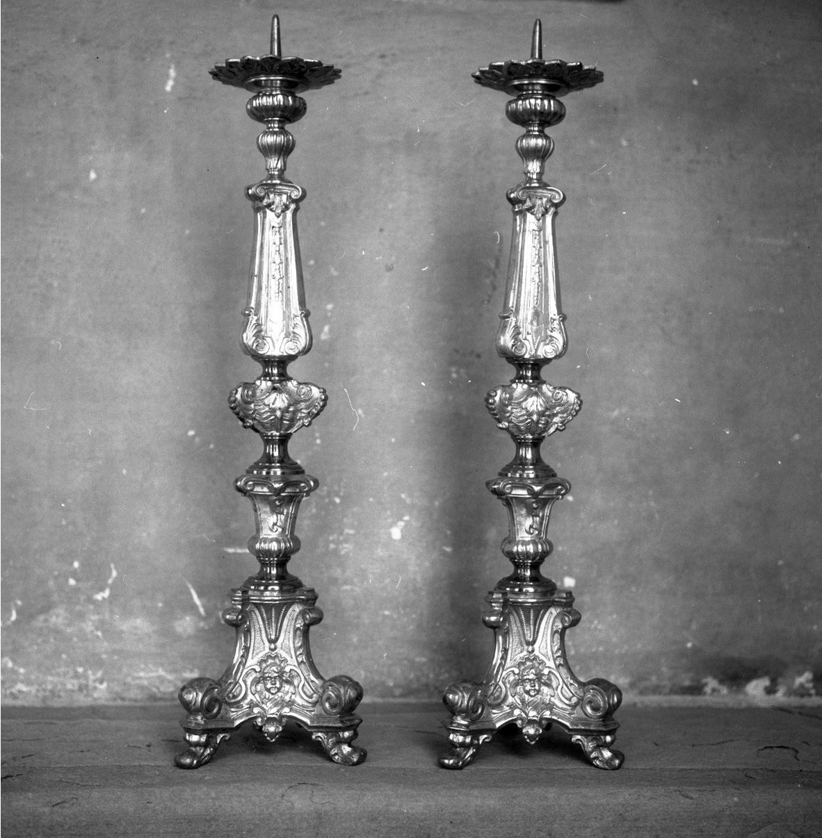 candeliere d'altare, serie - bottega toscana (prima metà sec. XX)