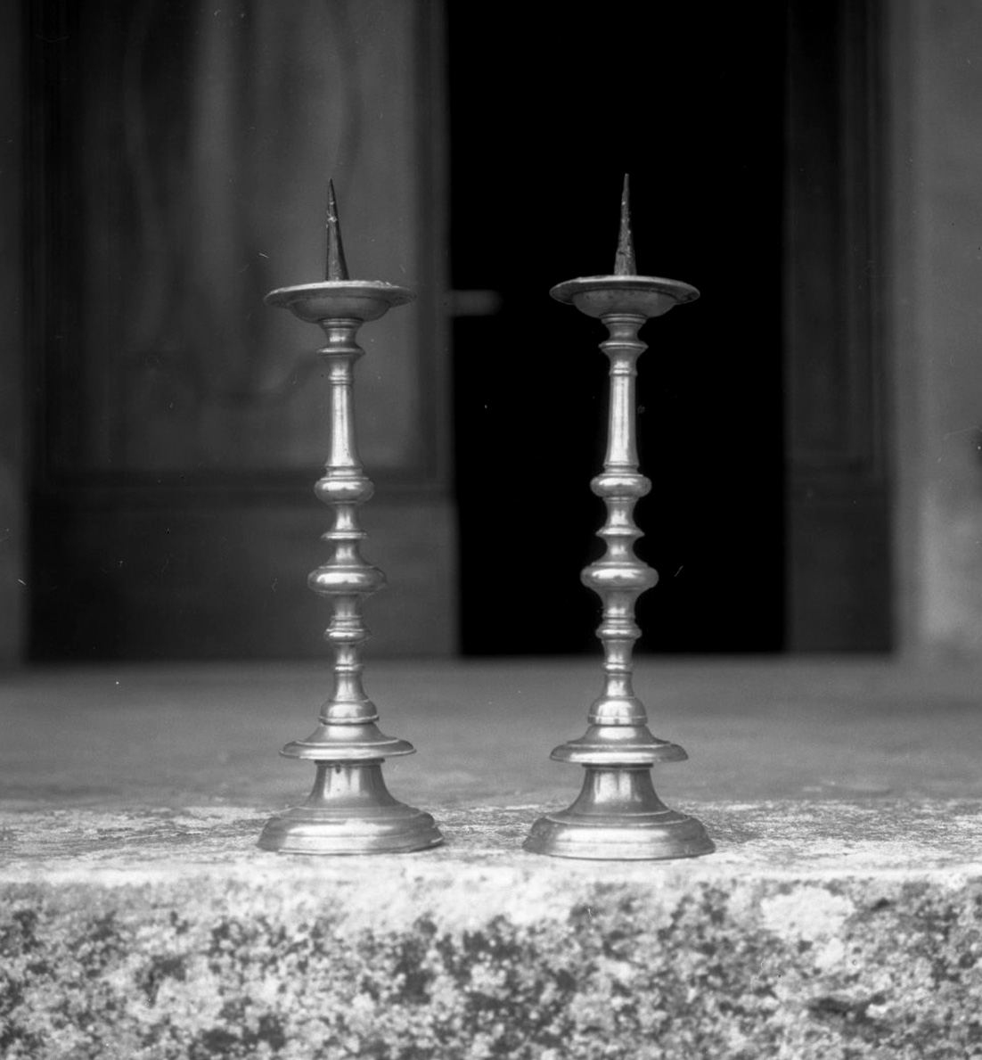 candeliere d'altare, serie - bottega toscana (sec. XVIII)