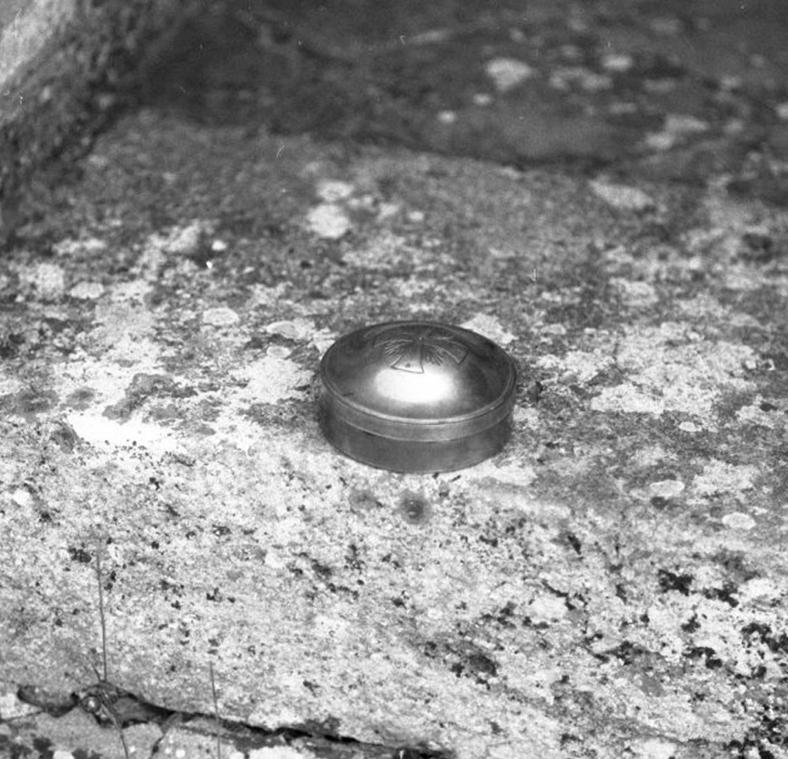 croce raggiata (scatola per ostie) - bottega toscana (prima metà sec. XX)