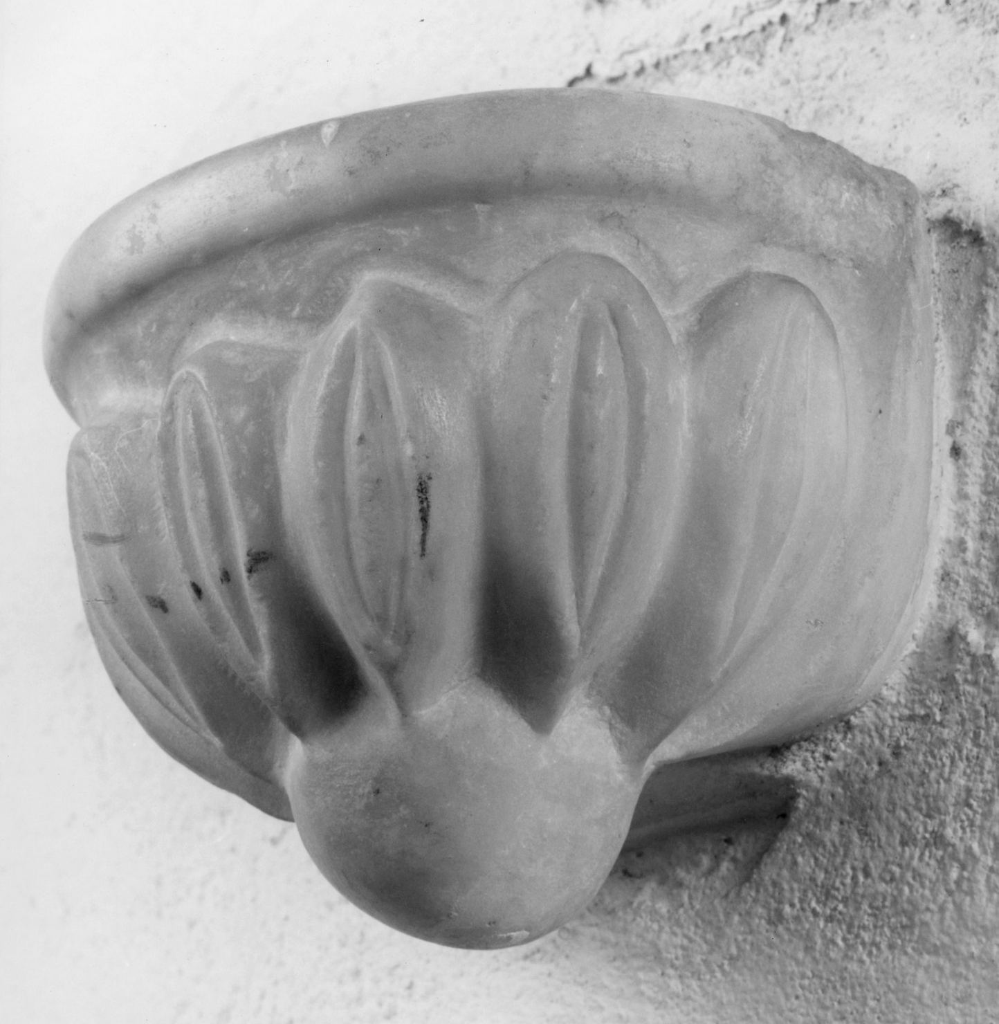 acquasantiera da parete - bottega senese (prima metà sec. XVIII)