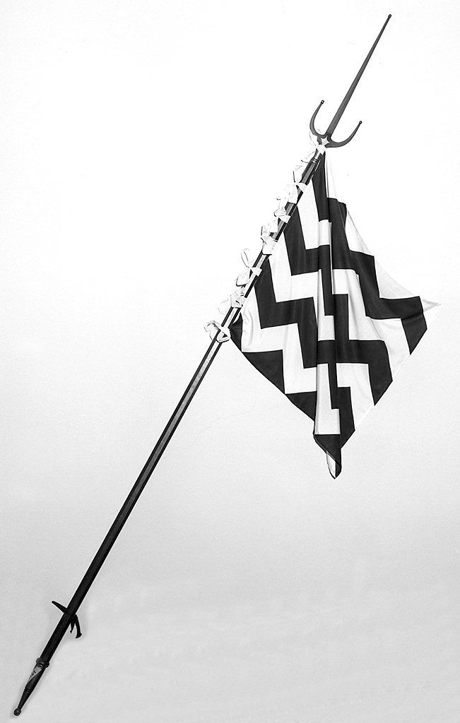 stemma della compagnia di San Donato (alabarda, elemento d'insieme) - ambito senese (sec. XX)