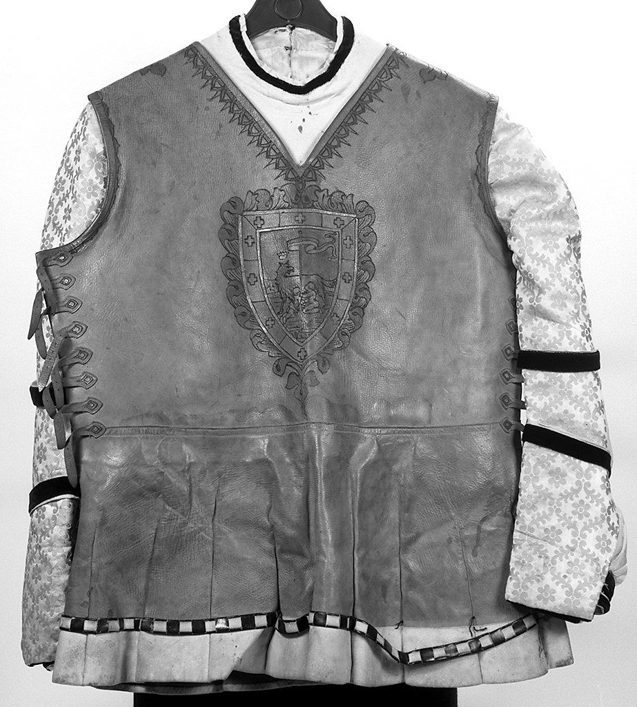 stemma della contrada della Lupa (montura - da barbaresco, elemento d'insieme) - manifattura senese (sec. XX)