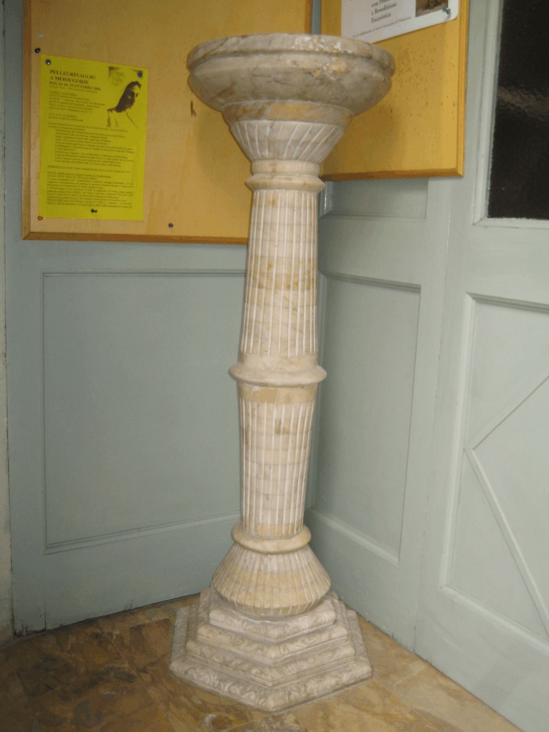 acquasantiera di Bartoli Ivo (sec. XX)