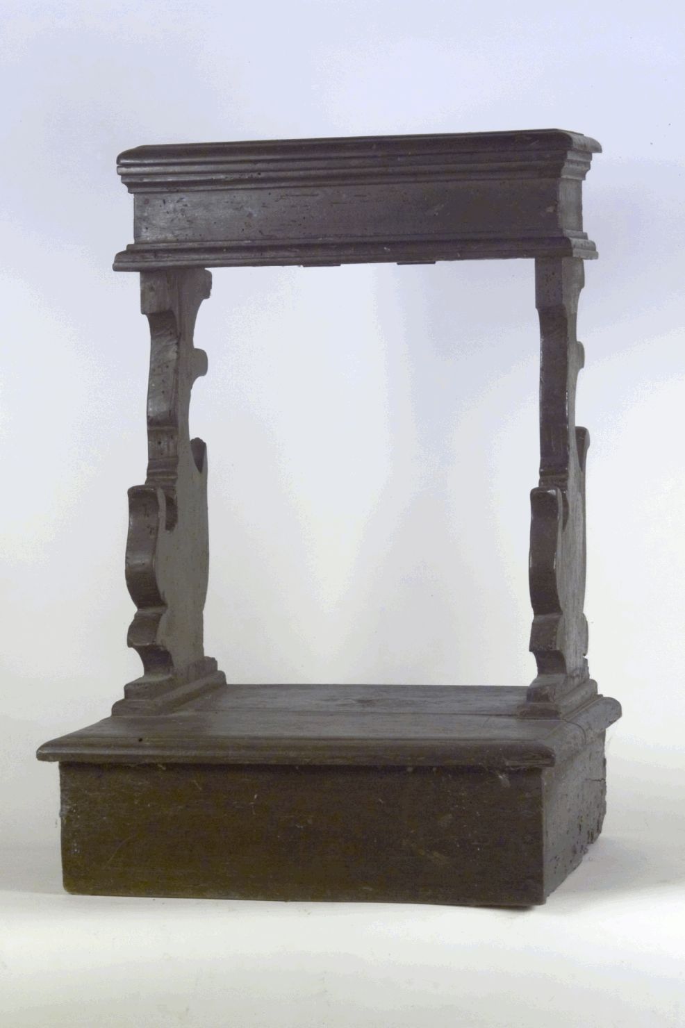 inginocchiatoio da sacrestia - bottega toscana (sec. XIX)