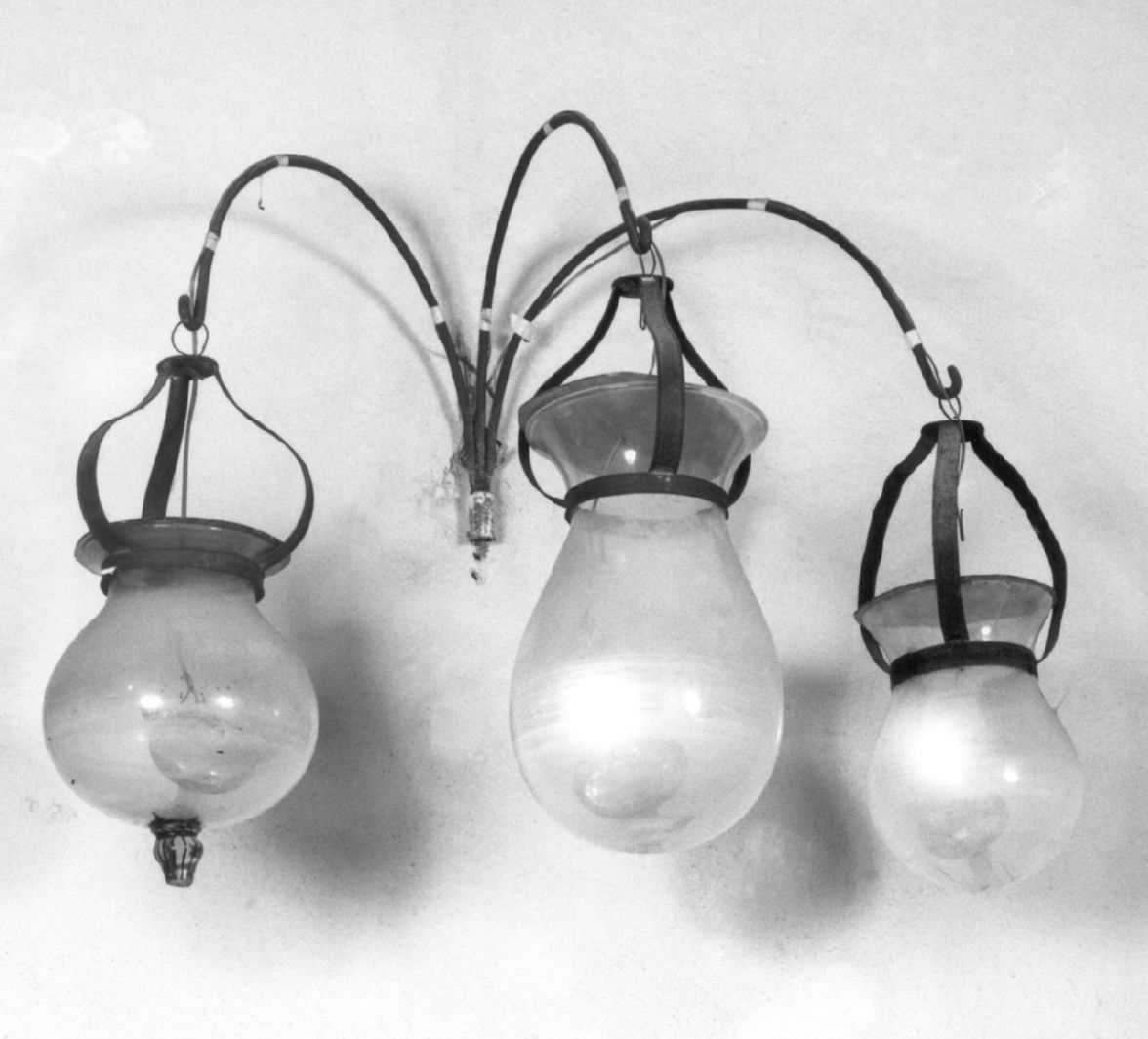 lampada - a muro, serie - produzione toscana (secc. XIX/ XX)