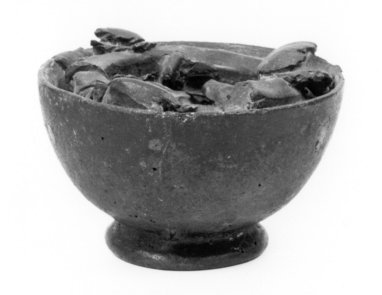 ciotola con tralcio vegetale (scultura) di Manzoni Giacomo detto Manzù (terzo quarto sec. XX)