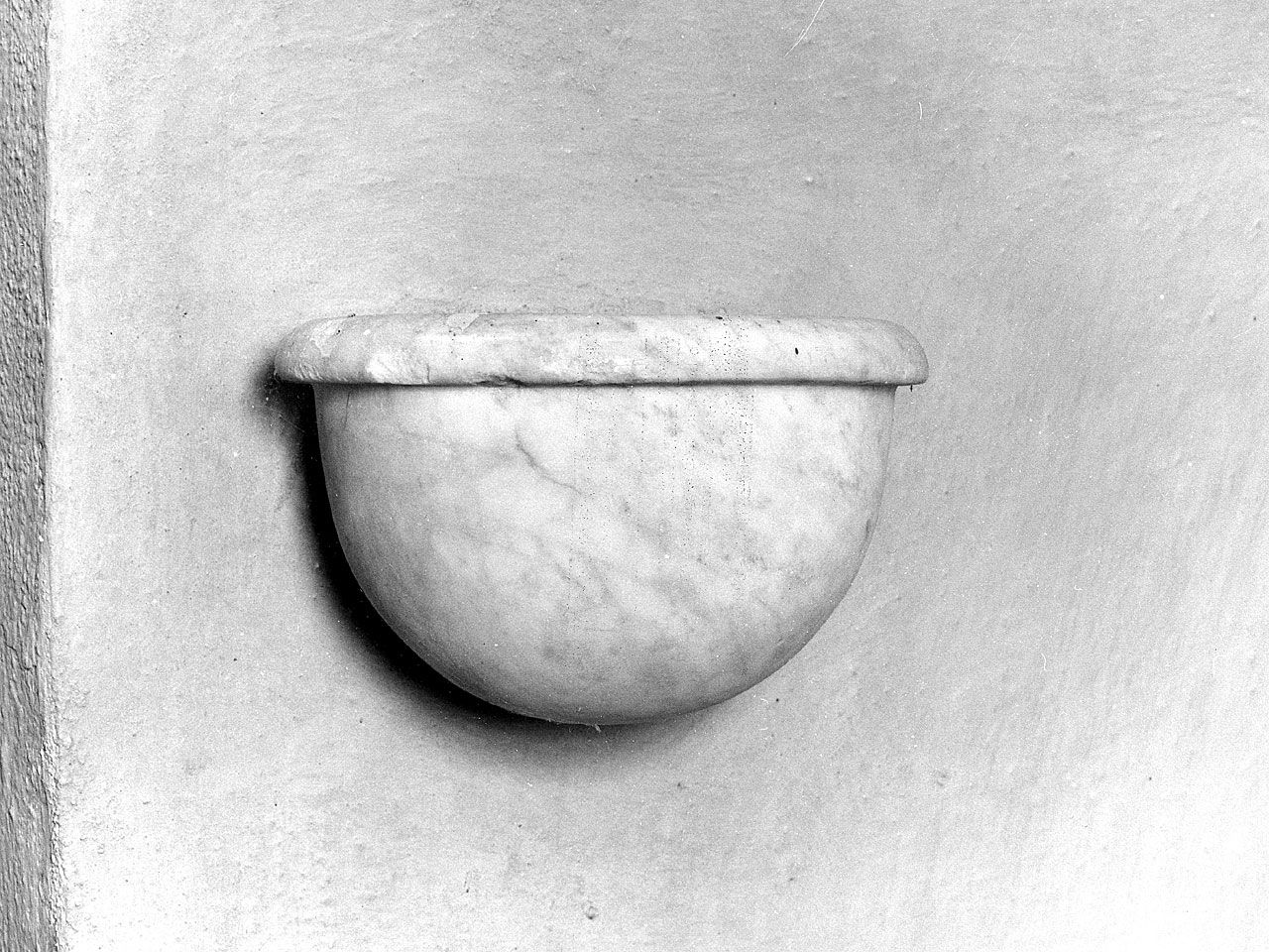 acquasantiera da parete - bottega toscana (seconda metà sec. XVIII)