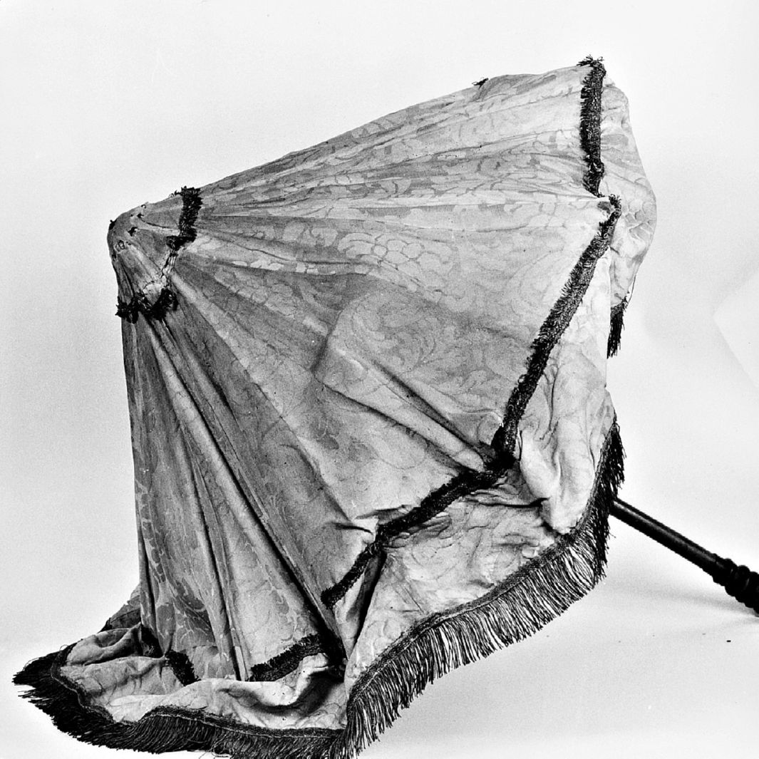 motivi decorativi vegetali (ombrellino processionale, elemento d'insieme) - manifattura italiana (prima metà sec. XIX)