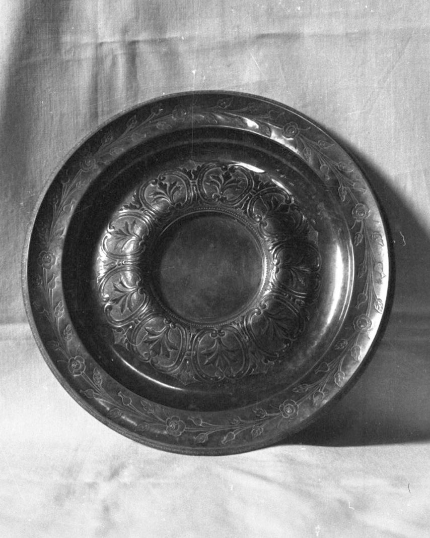 bacile, elemento d'insieme - bottega italiana (sec. XIX)