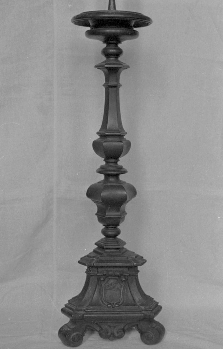 candeliere d'altare, serie - bottega toscana (sec. XVIII)