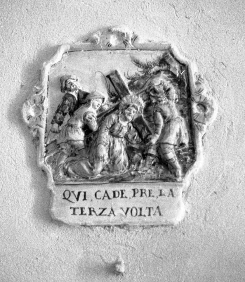 stazione IX: Gesù cade sotto la croce la terza volta (formella, elemento d'insieme) - bottega toscana (sec. XVIII)