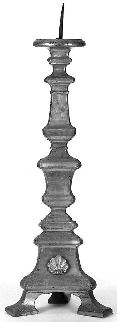 stemma della contrada del Nicchio (candeliere d'altare, serie) - bottega senese (sec. XIX)