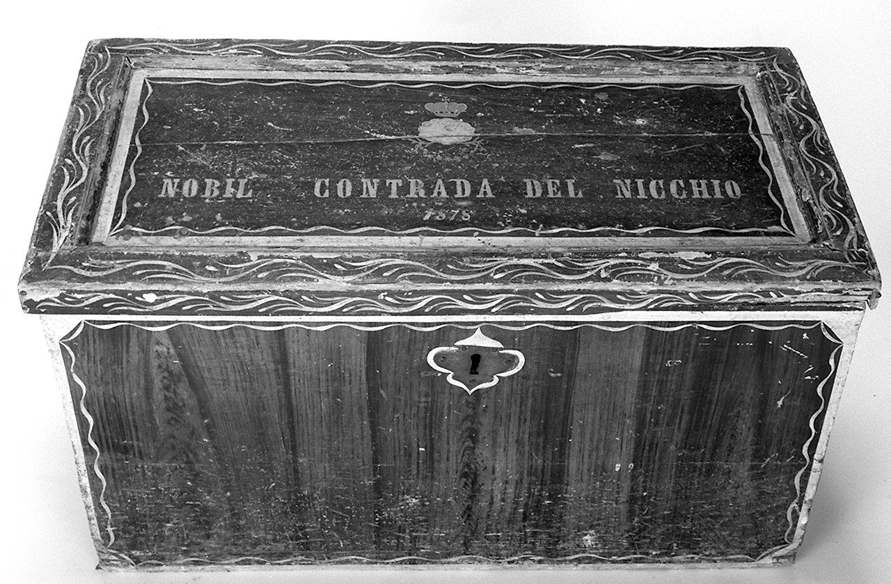 stemma della contrada del Nicchio (cofanetto) - produzione senese (sec. XIX)